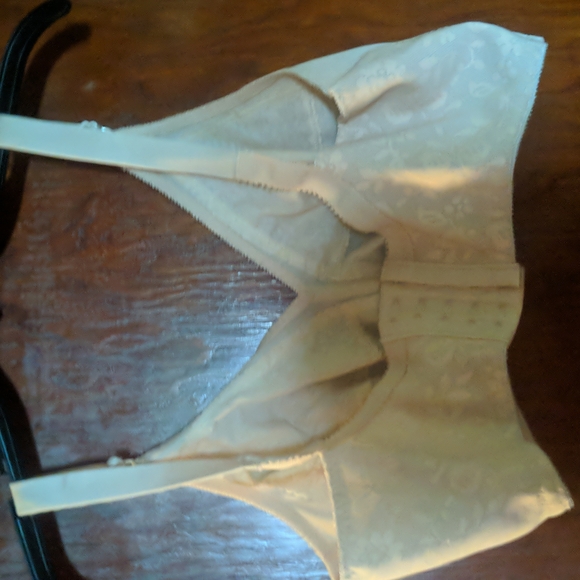 NWOT Bra 42ddd Playtex beige no wire. - Picture 3 of 7